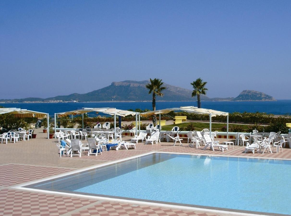 Hotel Baia Aranzos Pittulongu Exteriör bild
