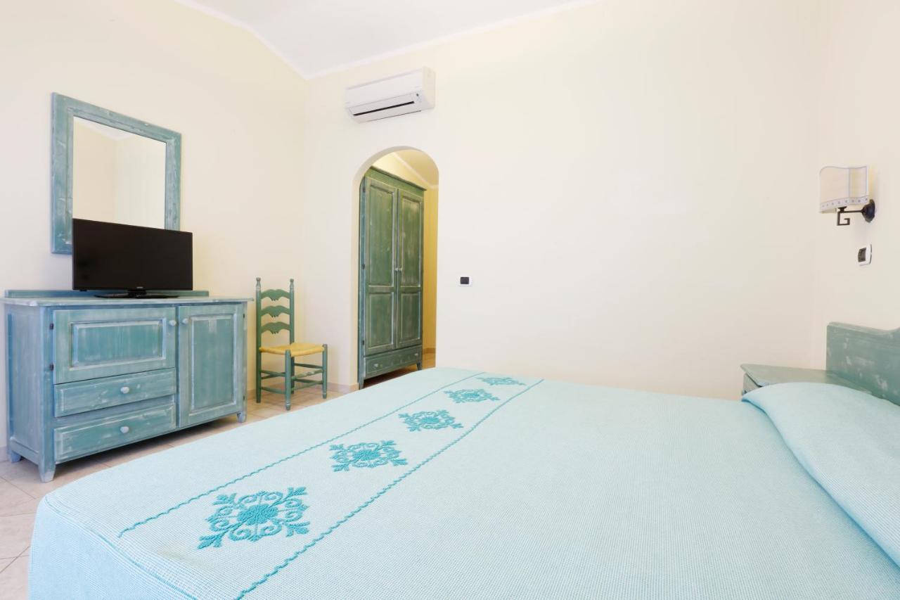 Hotel Baia Aranzos Pittulongu Exteriör bild