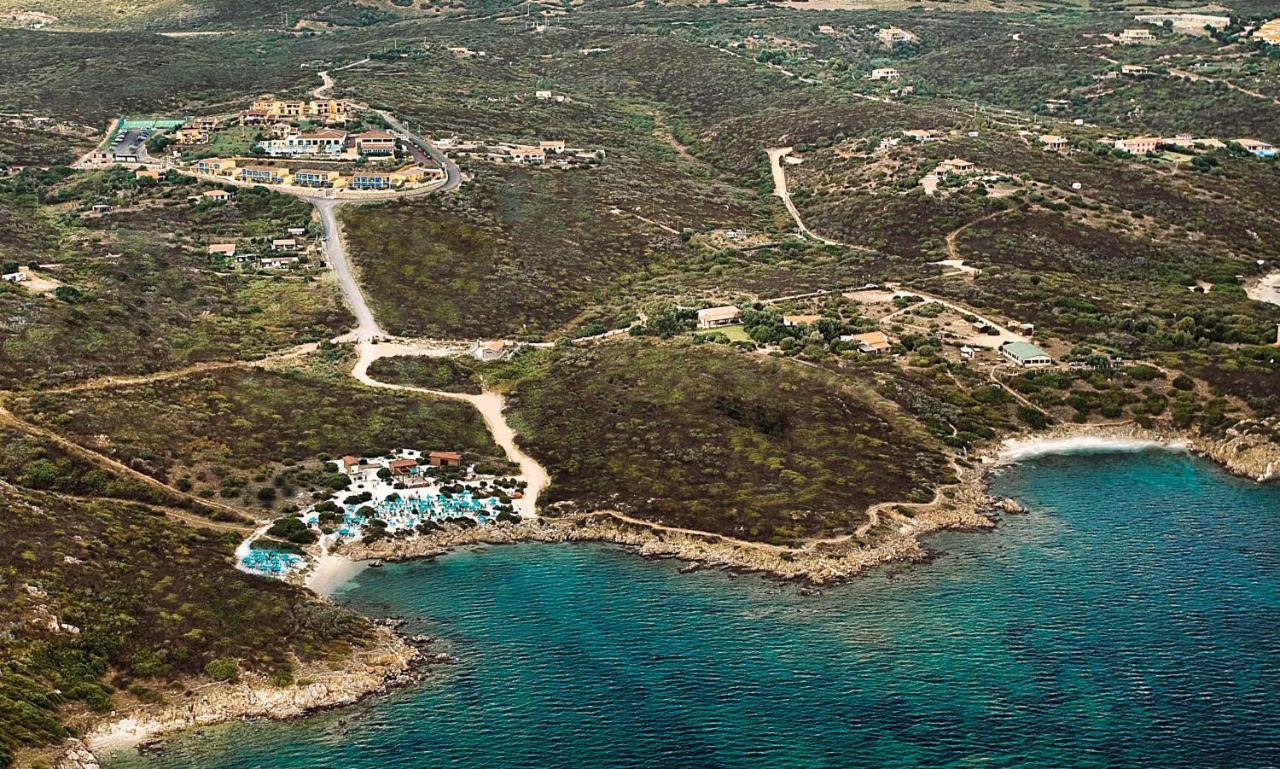 Hotel Baia Aranzos Pittulongu Exteriör bild